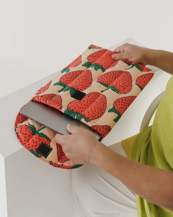 Puffy Laptop Sleeve 16'' Strawberry