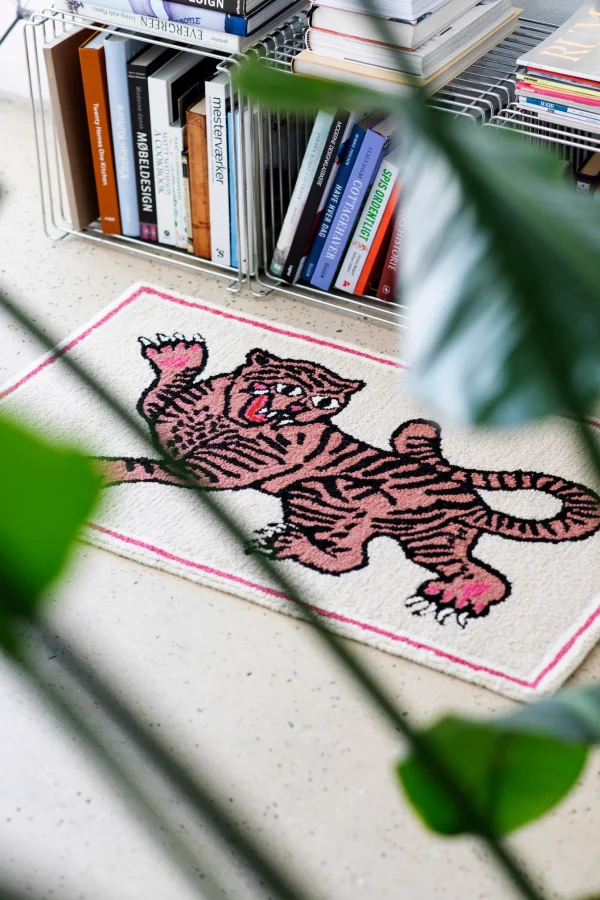 Frame Rug Tiger Pink