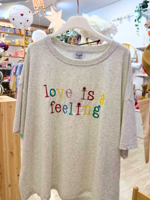 T-Shirt Embroidery Love Grey