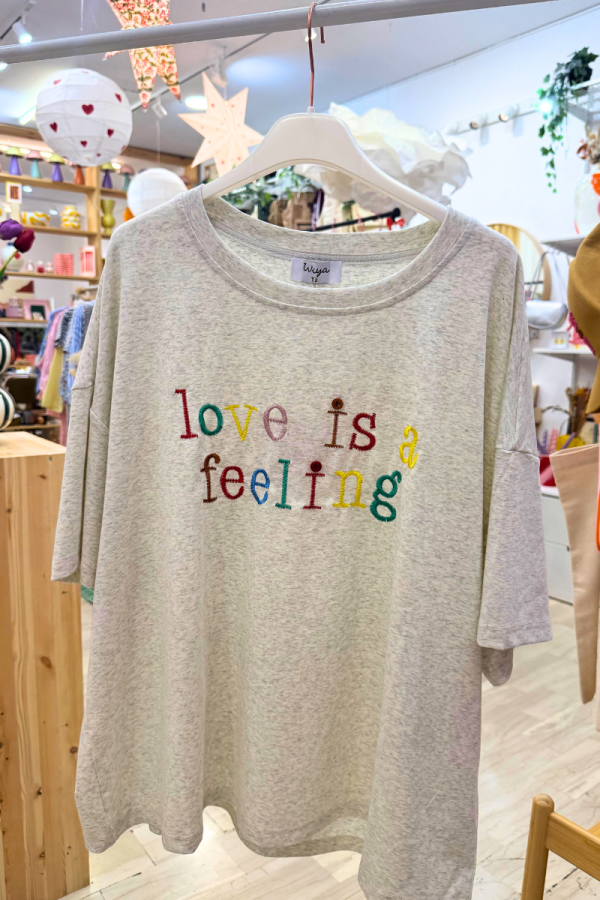 T-Shirt Embroidery Love Grey