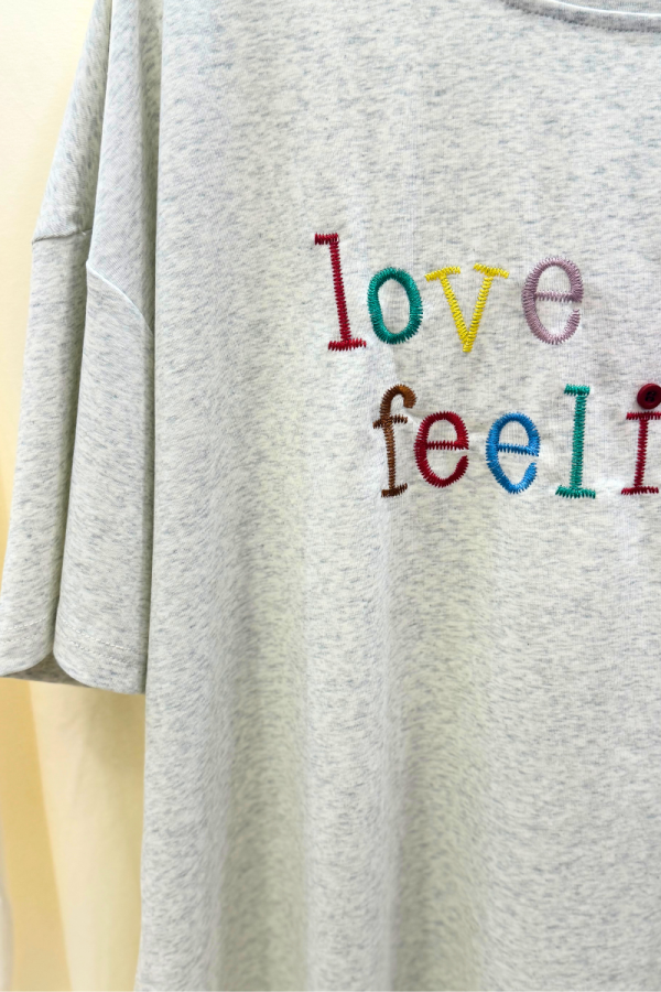 T-Shirt Embroidery Love Grey